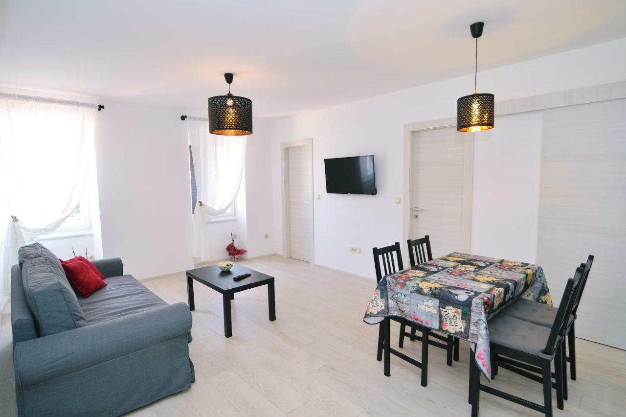 Apartments Knezgrad ลอฟราน ภายนอก รูปภาพ